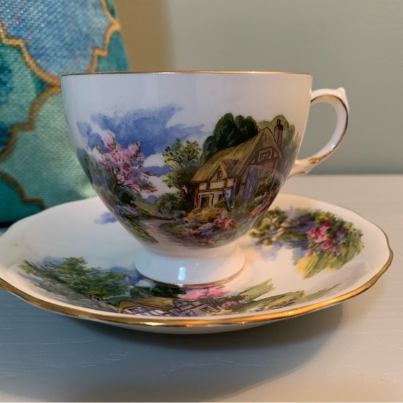 Royal Vale Country Cottage Teacup and Saucer Fine Bone China England - Picture 2 of 9